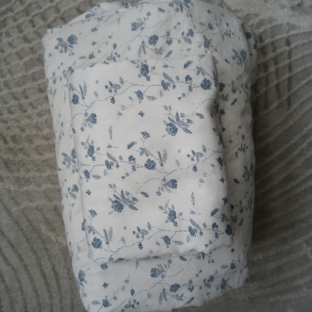 Queen sheet set